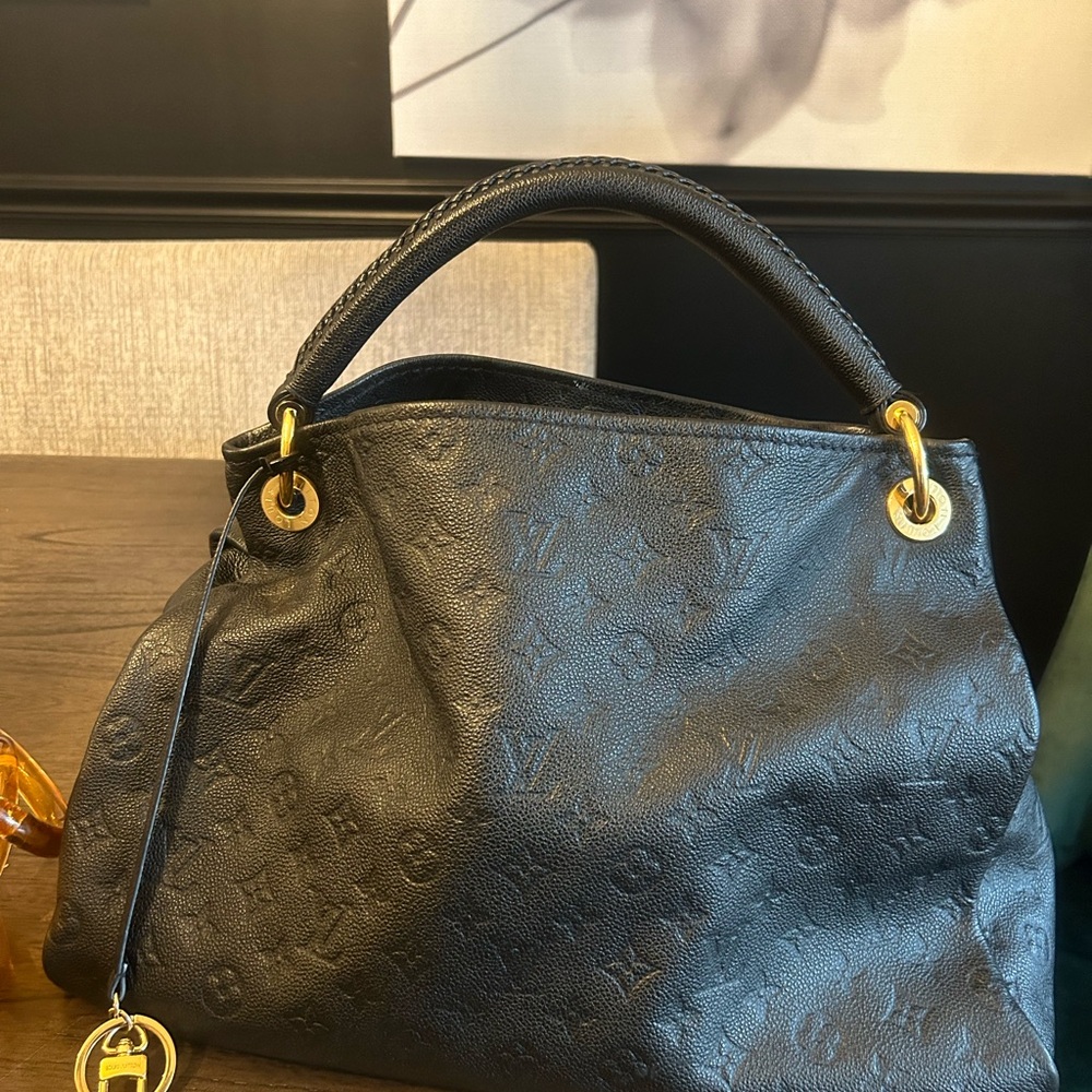 Louis Vuitton 🌺sold🌺